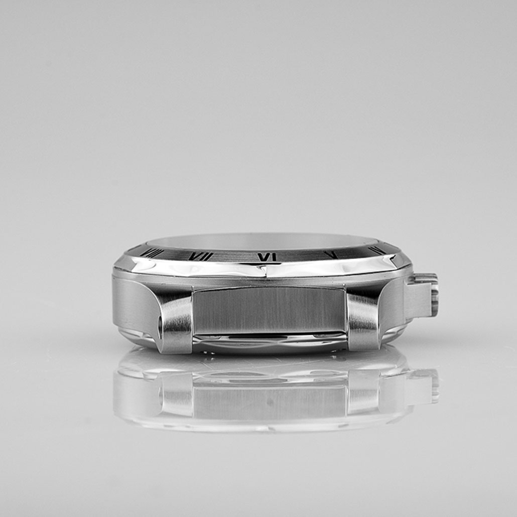 WC013 Stainless-steel Case With Angular Bezel And Brushed Finish