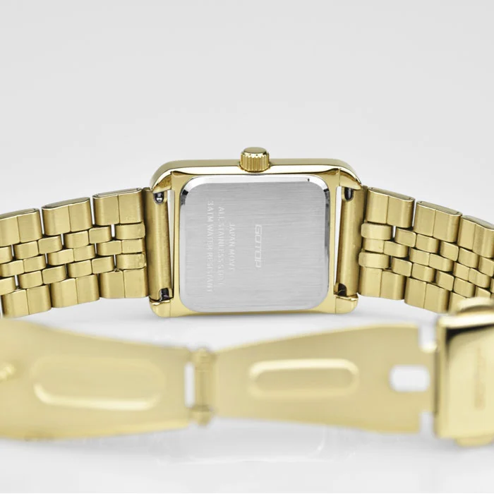 Square Retro Women's Watch Timelessly Elegant Luxuriously Crafted with a Vintage Charm